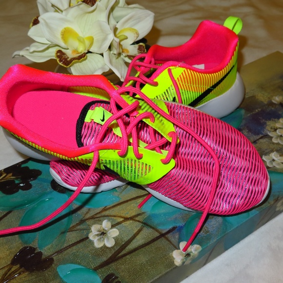 *NEW* Nike Roshe LightWeight Running Shoes US 6.5Y - Picture 2 of 8